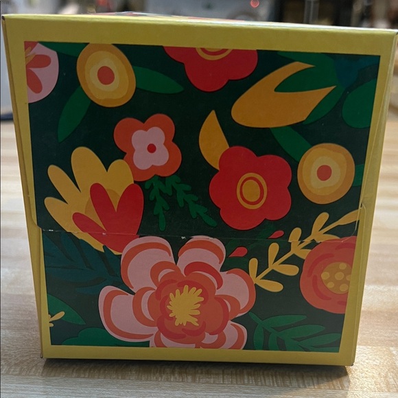 # 0795 ** Kleenex White Ultra Soft W/ Lotion - Picture 6 of 9